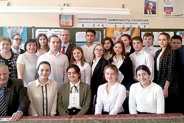 Школьники читают стихи Николая Клементьева